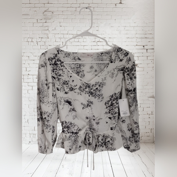 SO White And Black Peplum Blouse Juniots SIZE XS - New With Tags - Picture 1 of 5
